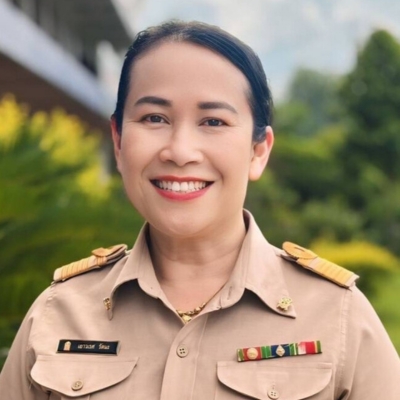 นางเยาวเรศ  รัตนะ